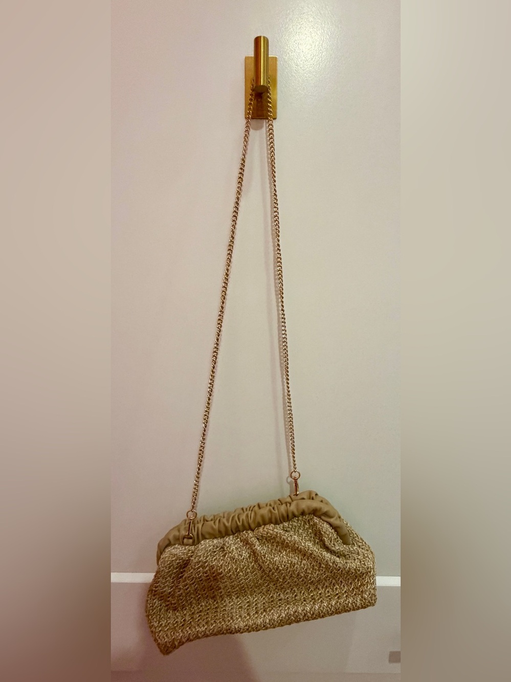Moda Luxe Gold Chain-Handle Women's Clutch - Picture 2 of 3
